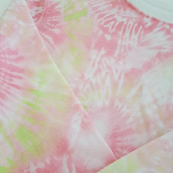 Very Pretty Tie Dye Print NWT Sweatshirt - Picture 3 of 8